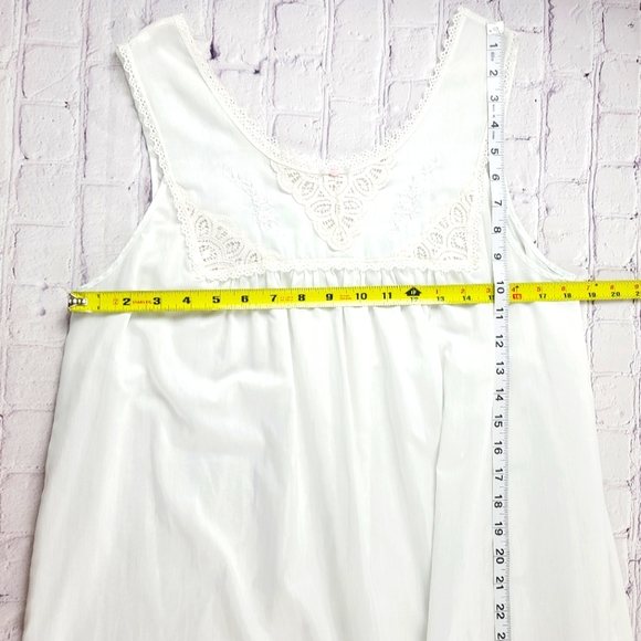 Vintage 1960s Vanity Fair Sz Lg Lace Embellished Penoir Set Chemise Crea… - Picture 9 of 10